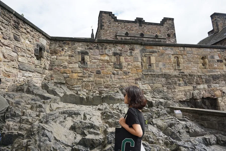 에든버러 성벽과 인물